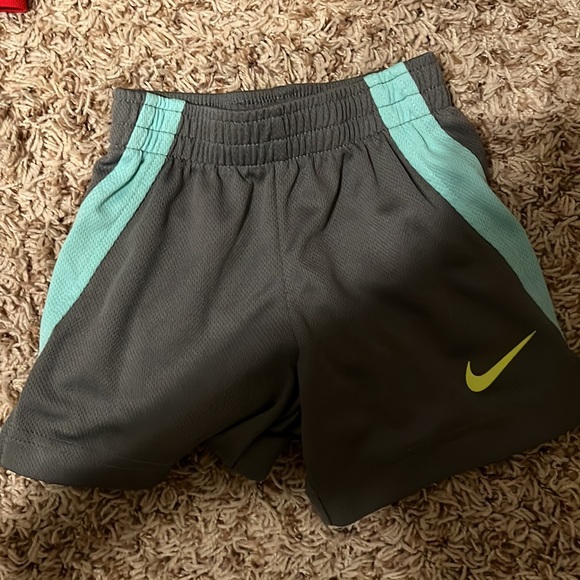 Nike Toddler shorts.  Great condition size 2T. Bundle - Picture 3 of 4